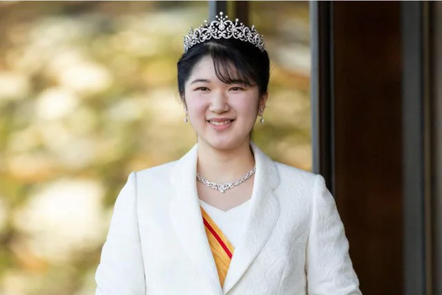 Công chúa Aiko xuất hiện trong buổi lễ trưởng thành của mình tại Cung điện Hoàng Gia Tokyo năm 2021. Ảnh: Reuters