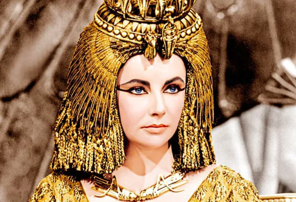 Tạo hình Elizabeth Taylor trong phim "Cleopatra" (1963). Ảnh: 20th Century Fox