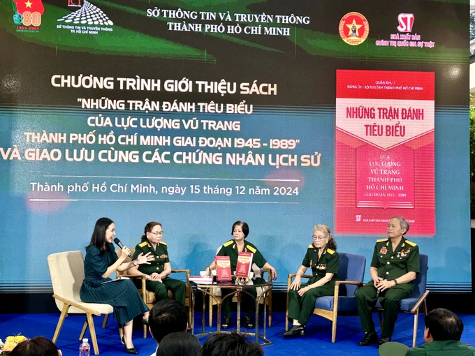 Ngoài Đại tá Phạm Công Chững, chương trình còn có sự tham gia của các nhân chứng lịch sử như: bà Sáu Túy, Anh hùng lực lượng vũ trang Phạm Thị Oanh và bà Vũ Minh Nghĩa (từ phải qua)