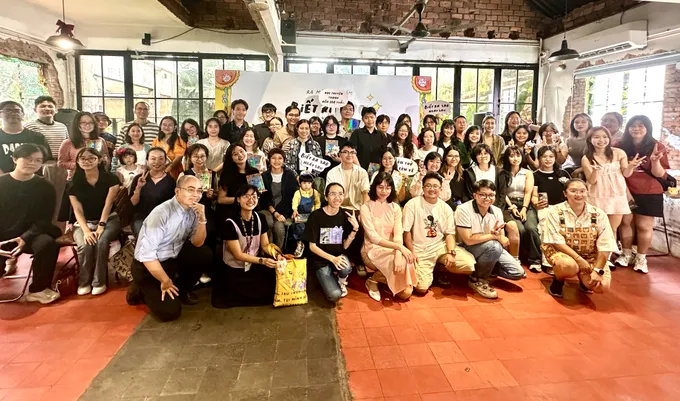 Rất đông bạn trẻ đã đến tham dự chương trình ra mắt sách Biết ra sao ngày sau