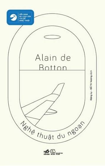 Cuốn Nghệ thuật du ngoạn của Alain de Botton đặt cạnh bản đồ và sổ ghi chép hành trình